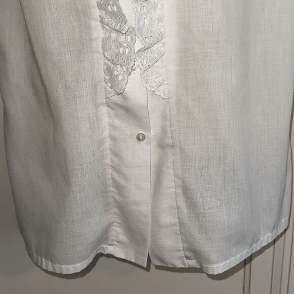 Vintage late 60s/early 70s White Lace Trim Short Sleeve Shirt - Picture 3 of 7